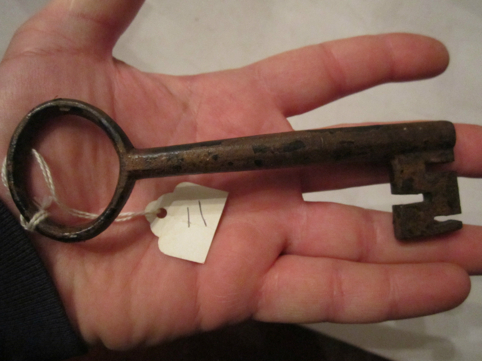 VINTAGE HANDMADE WROUGHT IRON KEY -  5 3/4" L - 4.4 OZ - CIRCA 1800'S? - # 11