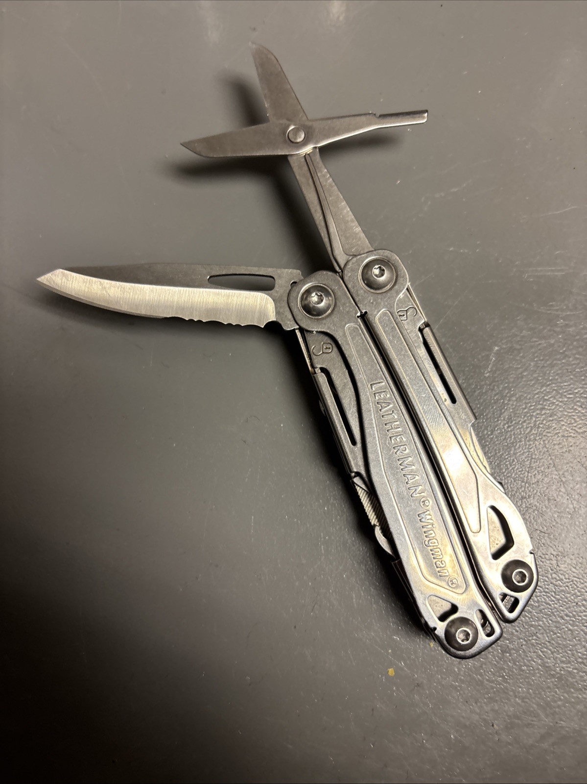 LEATHERMAN MULTI TOOL - WINGMAN