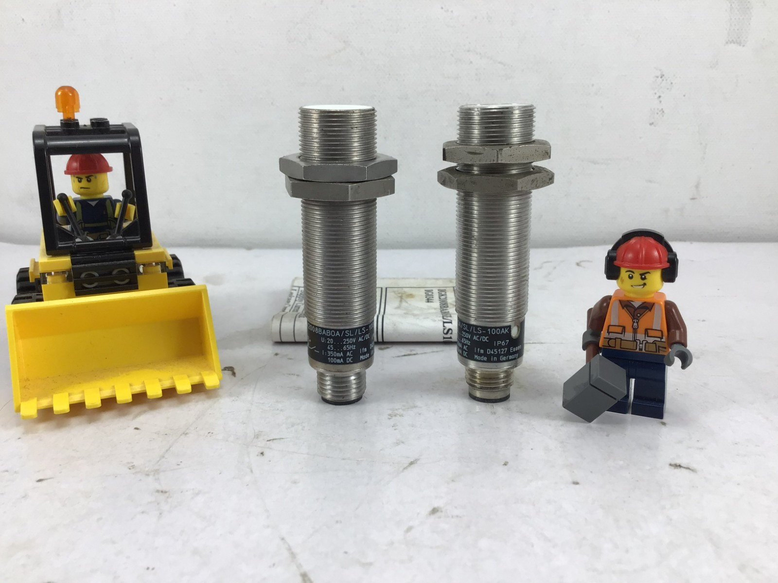 IG0344 - IFM - 2 PART LOT!! - PROXIMITY SENSORS - **UNUSED OLD STOCK!!**