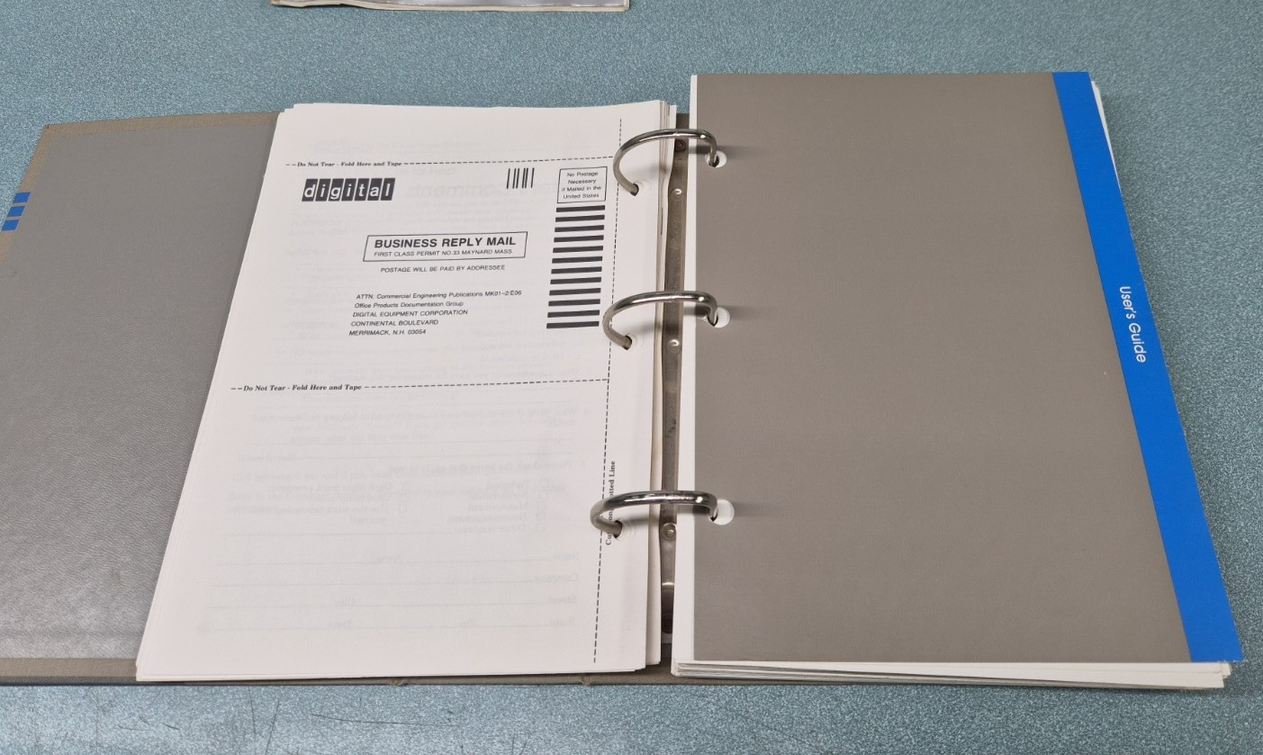 DECmate User Guides + 2 floppy disks, System Overview and System Test. UNTESTED
