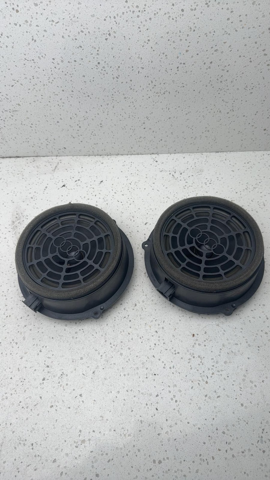 13 Audi AUDI A4 Speaker right & left side 818-17