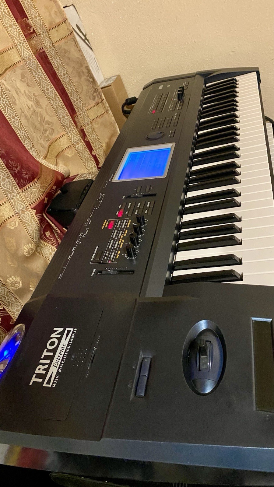 Korg Triton Extreme 61-Key Sampler Synthesizer Workstation -See Description