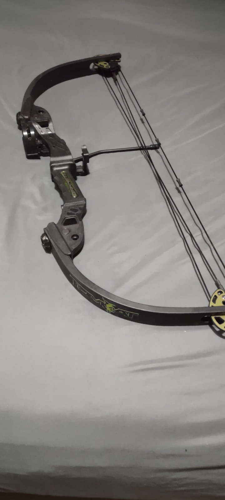 Youth Tomcat Compound Bow NICE UNIT