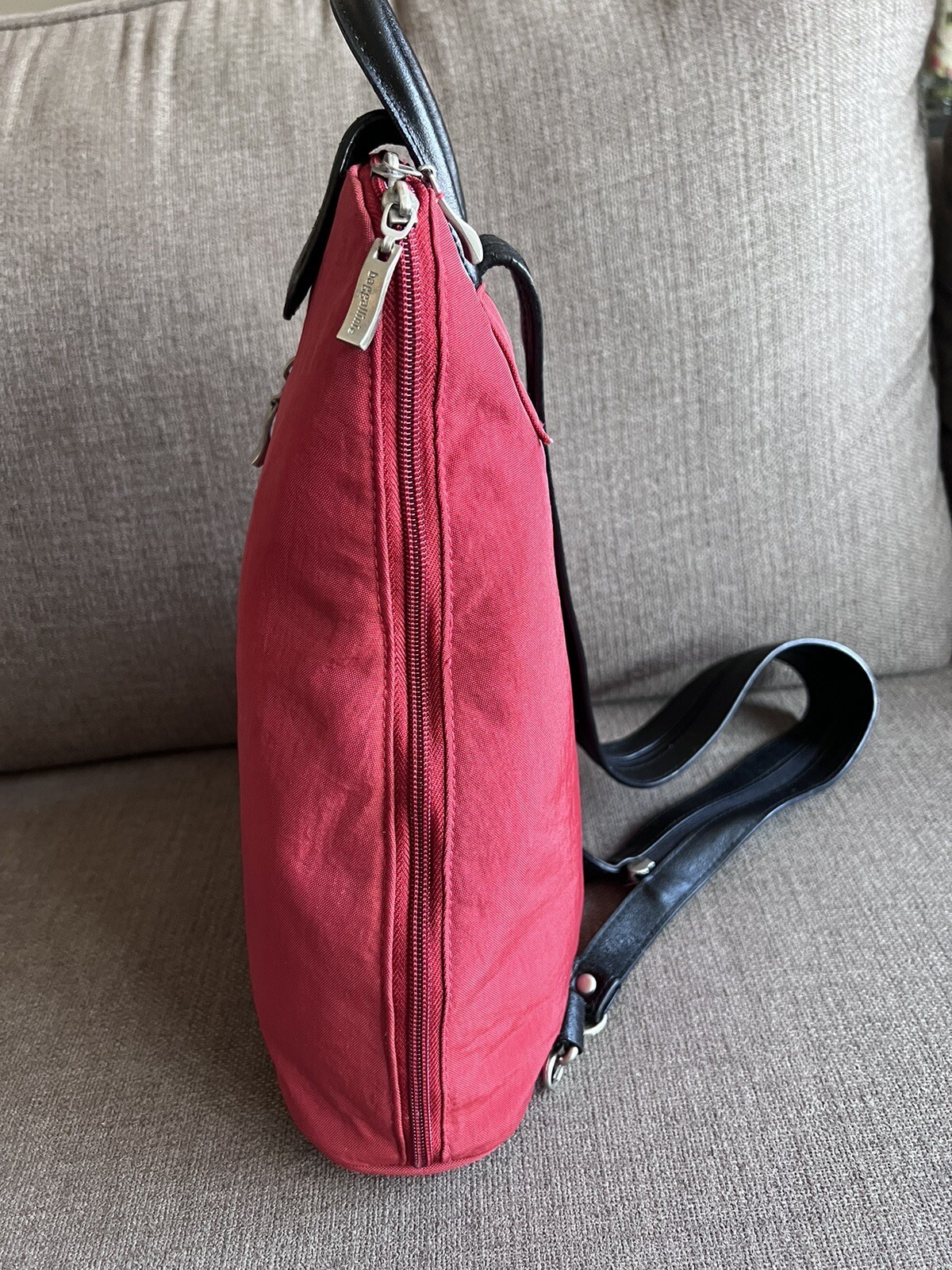 Baggallini Metro Convertible Backpack Nylon Rusty Red. Clean Inside/out