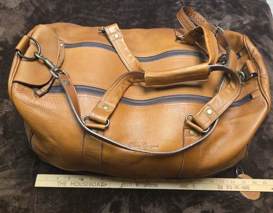 Seven Canyons Sedona Leather Brown Gym Bag Hand Handles 4' Strap 10x10x20 Zip