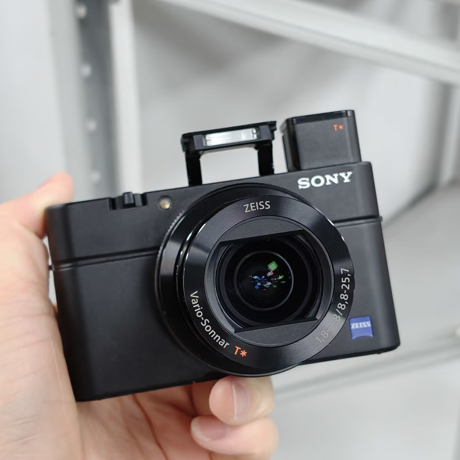 Sony Cyber-shot DSC-RX100M4 RX100IV Digital Camera 2.9x Optical Zoom 20.0MP
