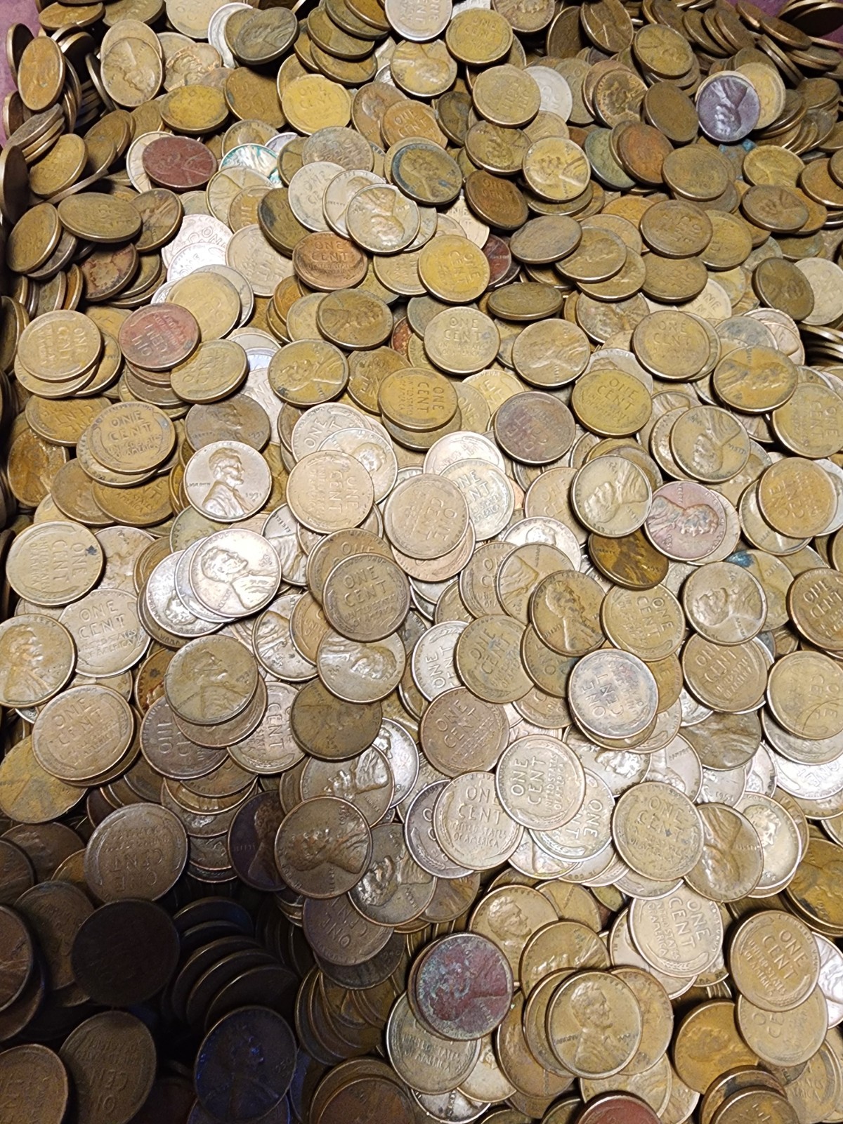 Large Lot Of Unsorted Wheat Pennies