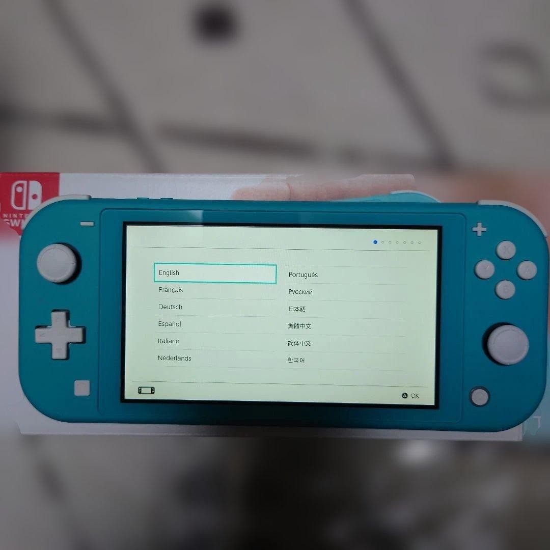 Excellent condition Nintendo Switch Lite Turquoise with Charger and Box