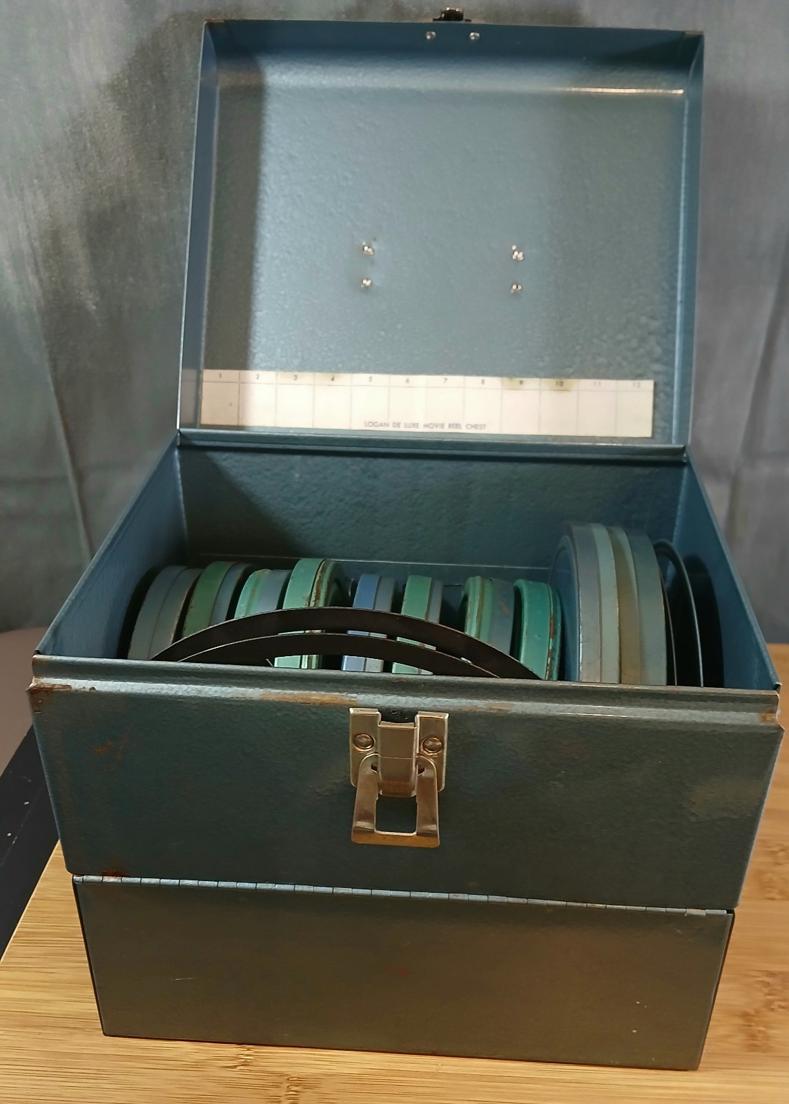 VTG Logan Deluxe Metal 8mm Film Chest 12 Slots Box Storage + 12 Reels & Cases