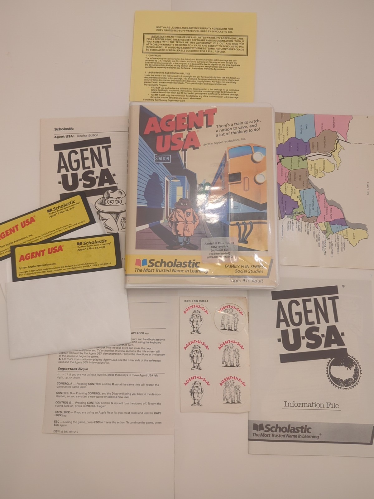Agent USA Apple II Teacher Edition CIB  Scholastic Wizware Map Stickers Apple 2