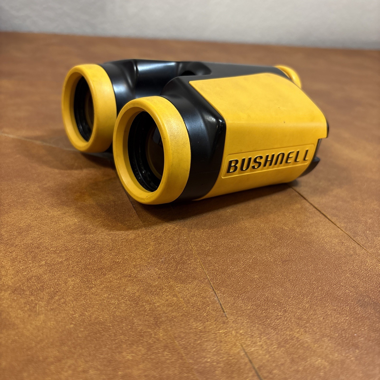 1997 Bushnell Rangefinder Yellow Black