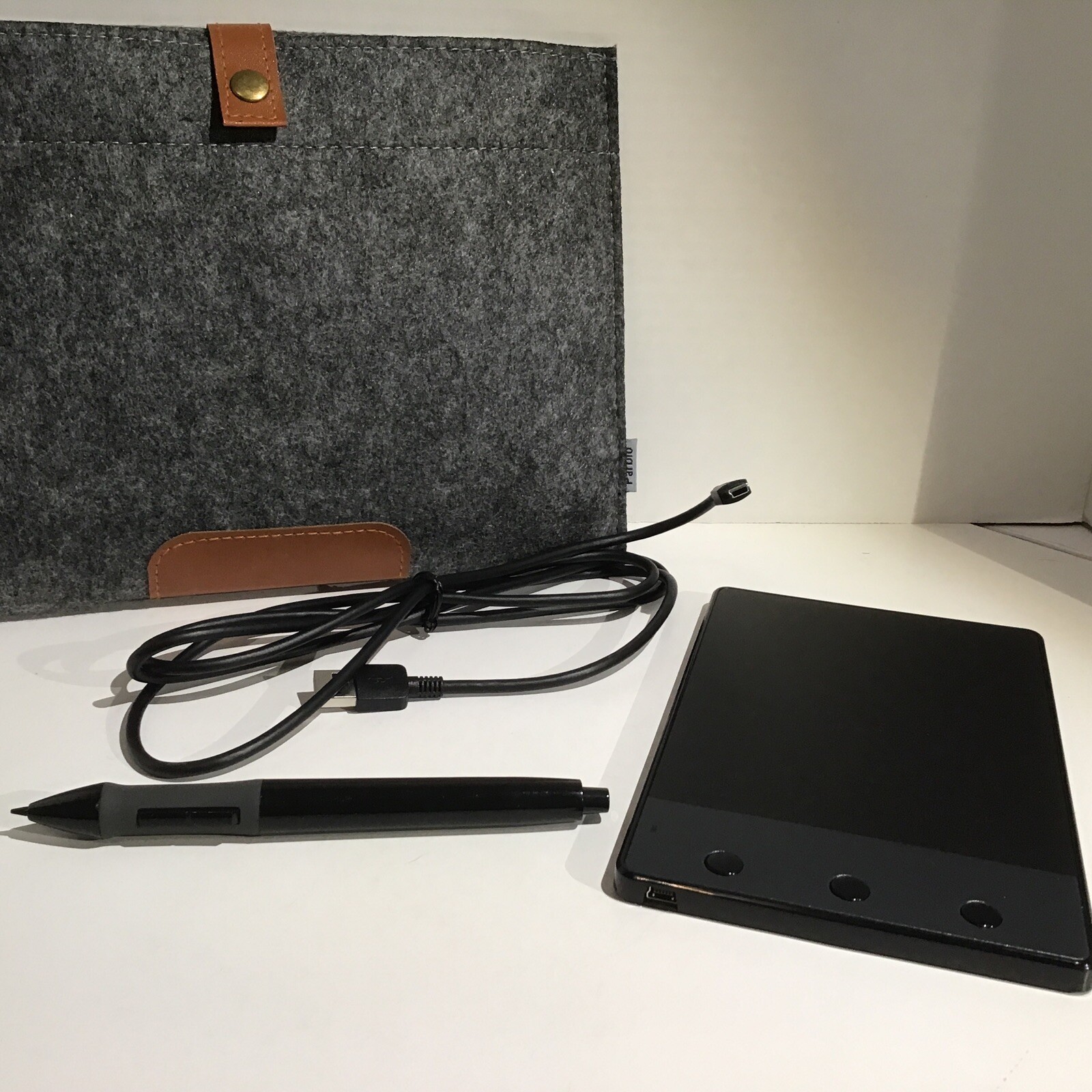 HUION H420 USB Graphics Drawing Tablet Board Kit - TABLET, CABLE, PEN, CASE