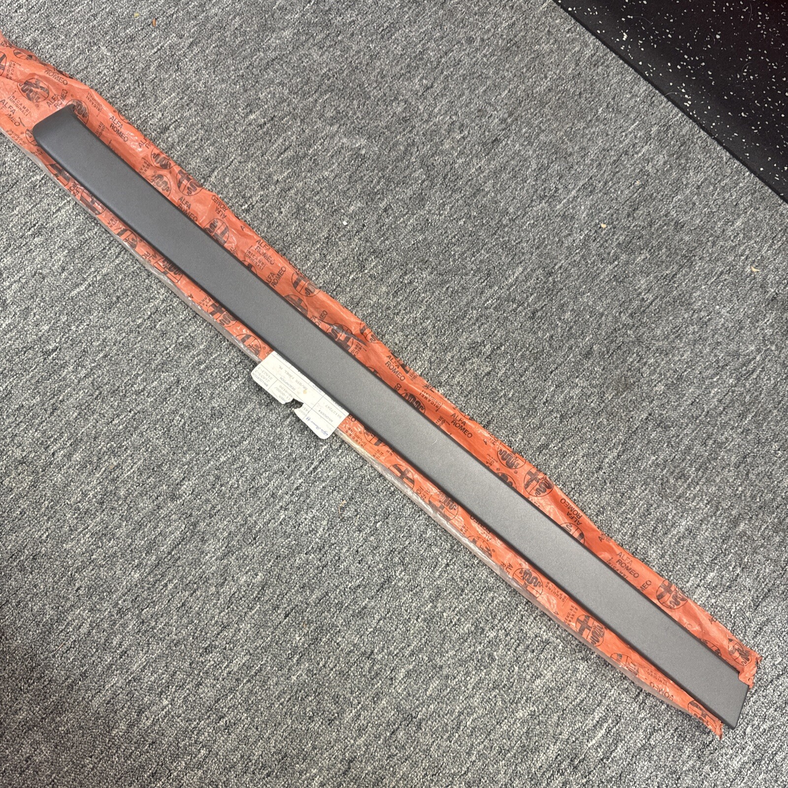 Alfa Romeo 161007504001 Right Quarter Panel Molding New NOS OEM Milano