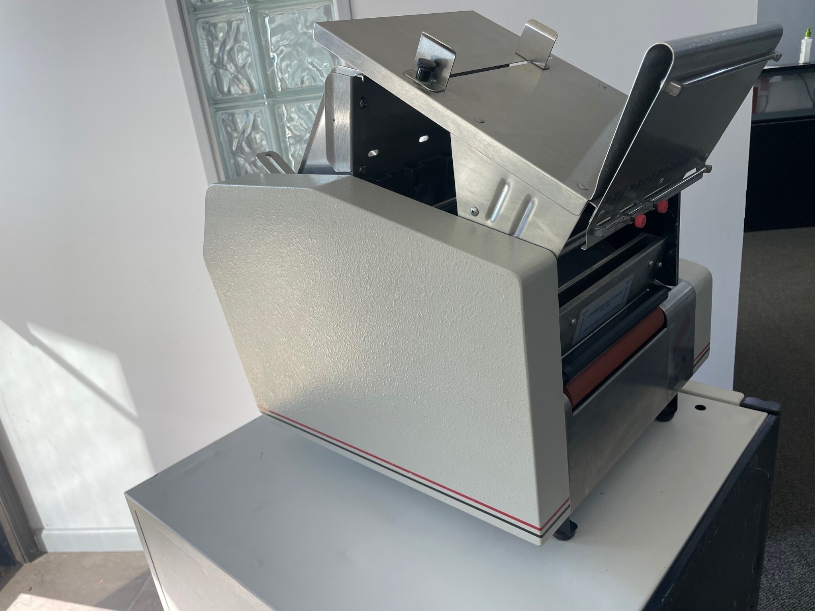 ASTRO ATS-9300 Label Affixing Machine