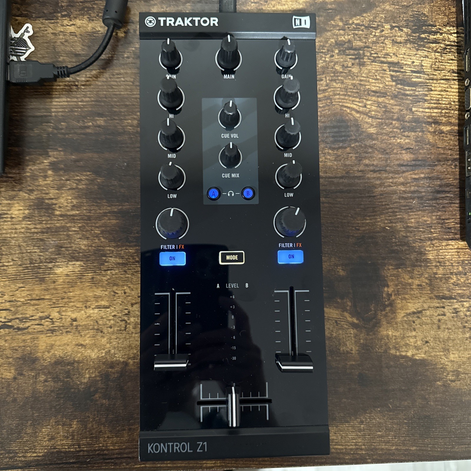 Native Instruments Traktor Kontrol Z1 Tabletop Dj Mixer With Cable