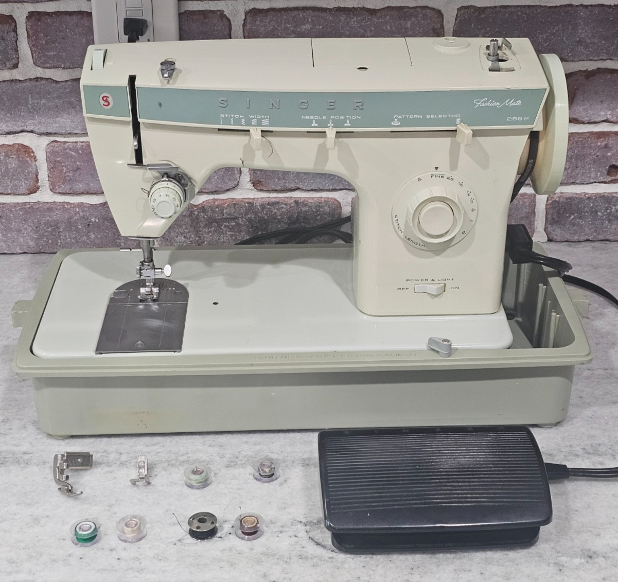 Vintage Singer Fashion Mate 238 Sewing Machine w/ Foot Pedal Tested Working