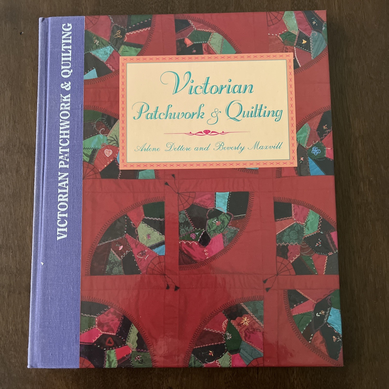VICTORIAN PATCHWORK & QUILTING, Arlene Dettore & Beverley Maxvill 1995