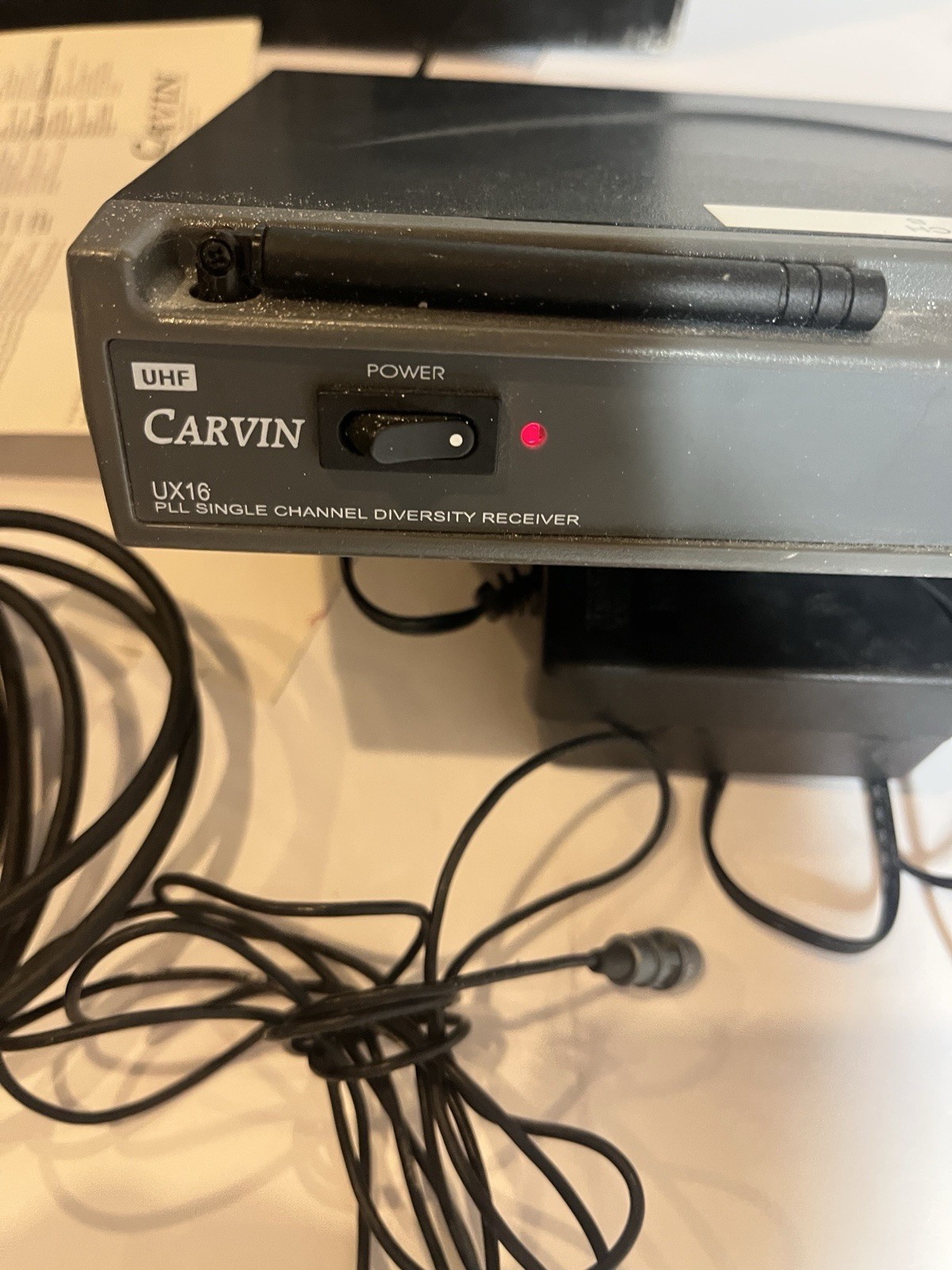 Carvin UX16-BP UX wireless System Wireless Receiver And Transmitter, Working