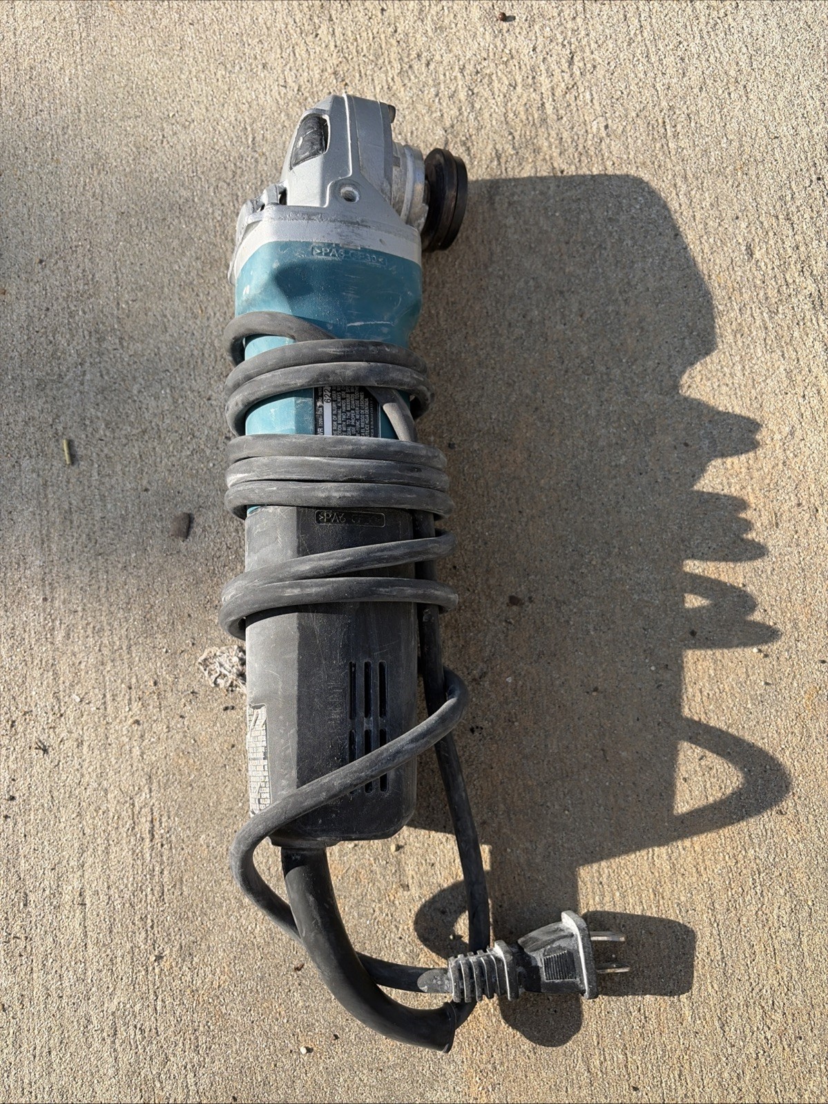 Makita 9566CVR 6”120v~ 60HZ Side Handle Wrench variable speed