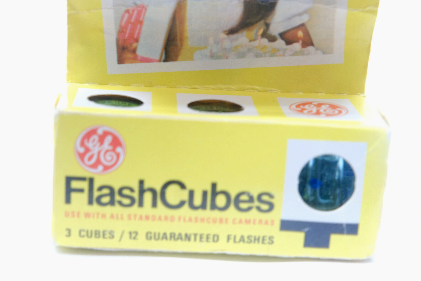 GE Unused FlashCubes in Worn Box