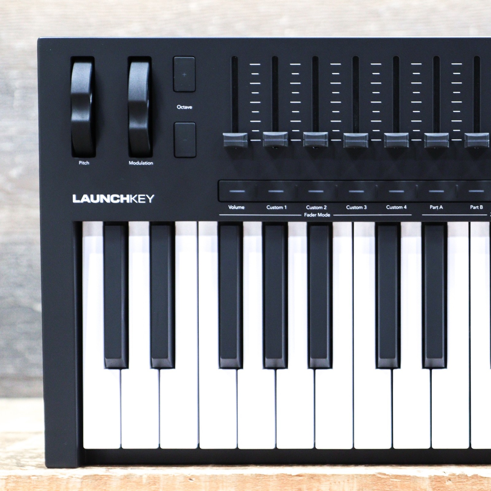 Novation Launchkey 49 Mk4 Complete Creative 49 Semi-Weighted Key MIDI Controller
