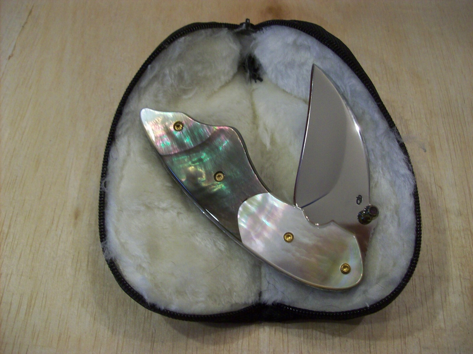 CUSTOM THAILAND KNIFE / HAND FINISHED BLACK PEARL / MOTHER OF PEARL / NOS 2017