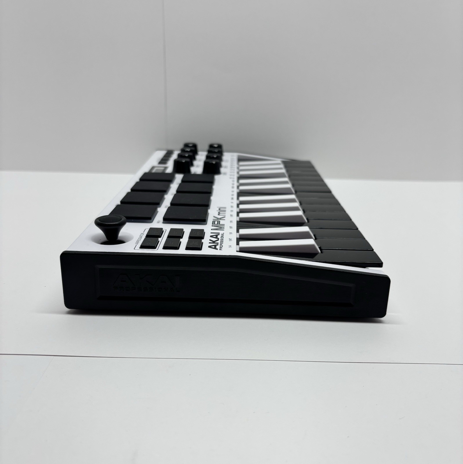 AKAI Professional MPK Mini Limited Edition White MIDI Keyboard Controller