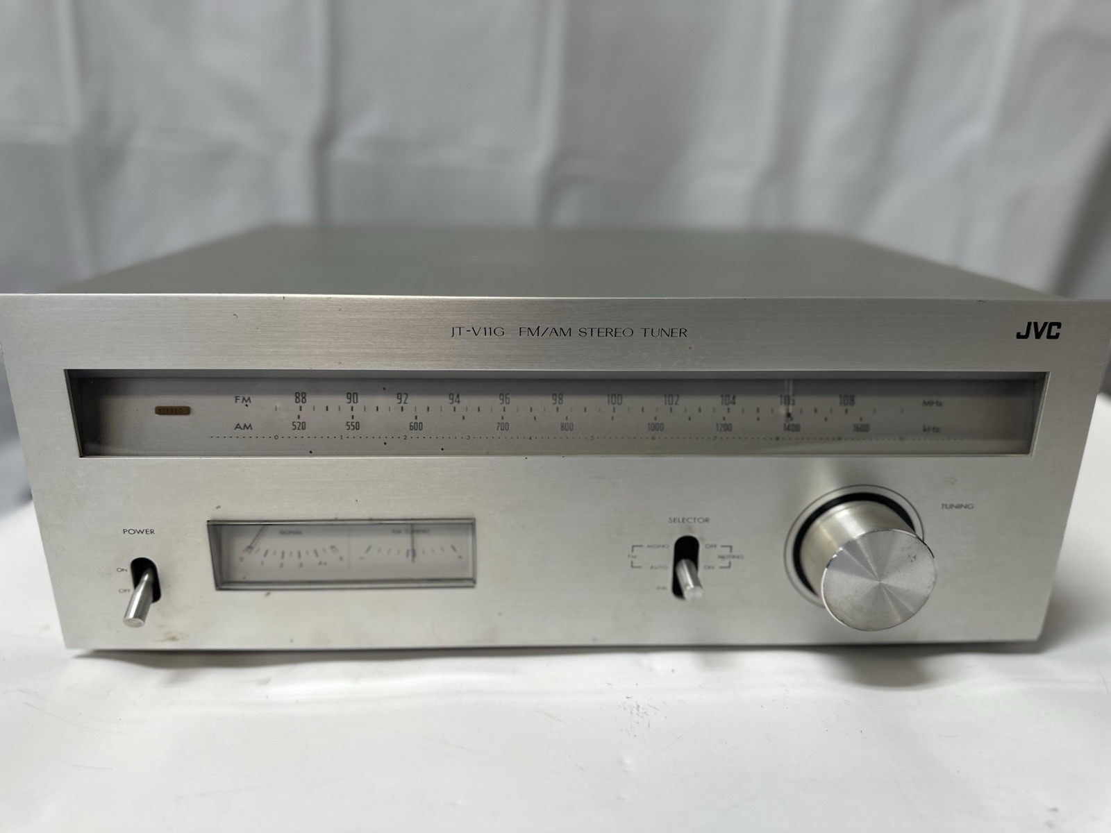 JVC JT-V11G AM/FM Stereo Tuner – Tested Working – Needs Dial Bulbs – Vintage