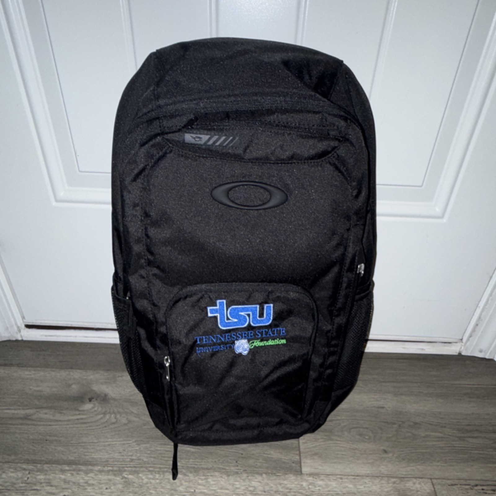 OAKLEY Crescent 30L Black Backpack Embroidered TSU   Logo NEW WITH TAGS