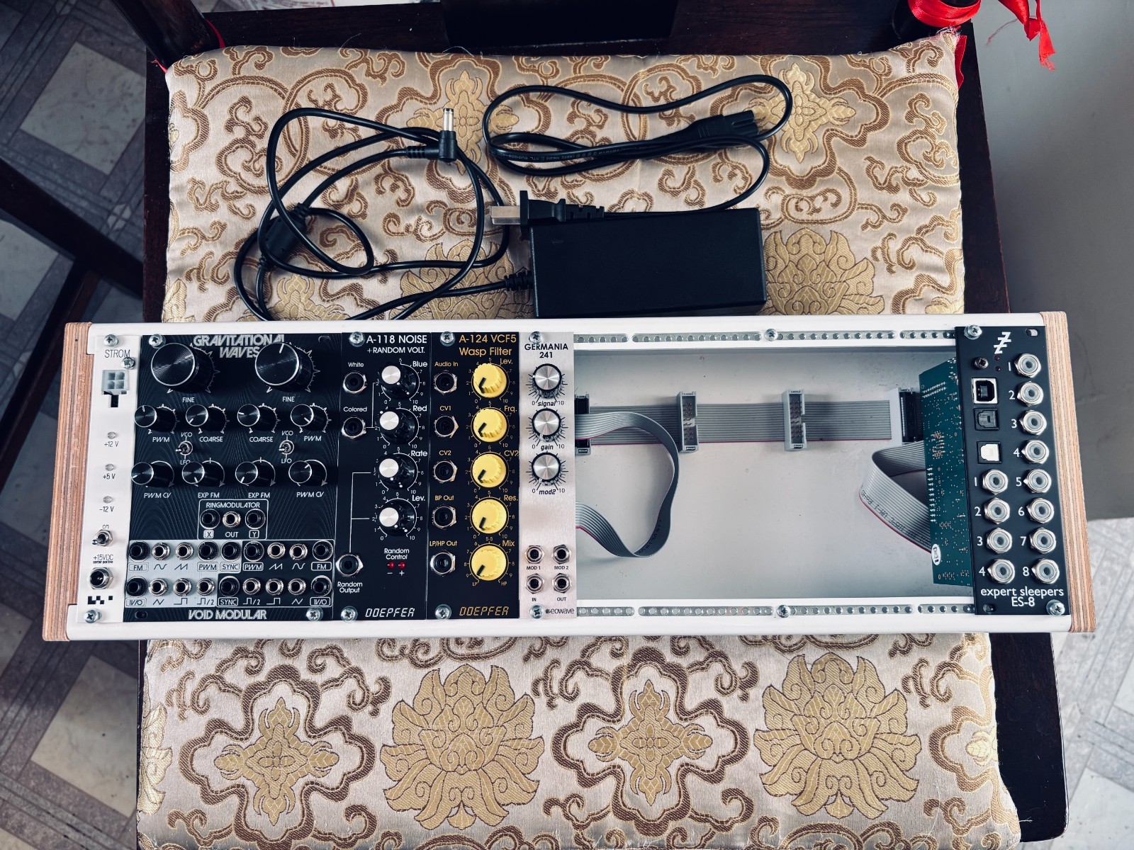 KOMA Case 3U / 84HP White with Flying Bus Board and Screws