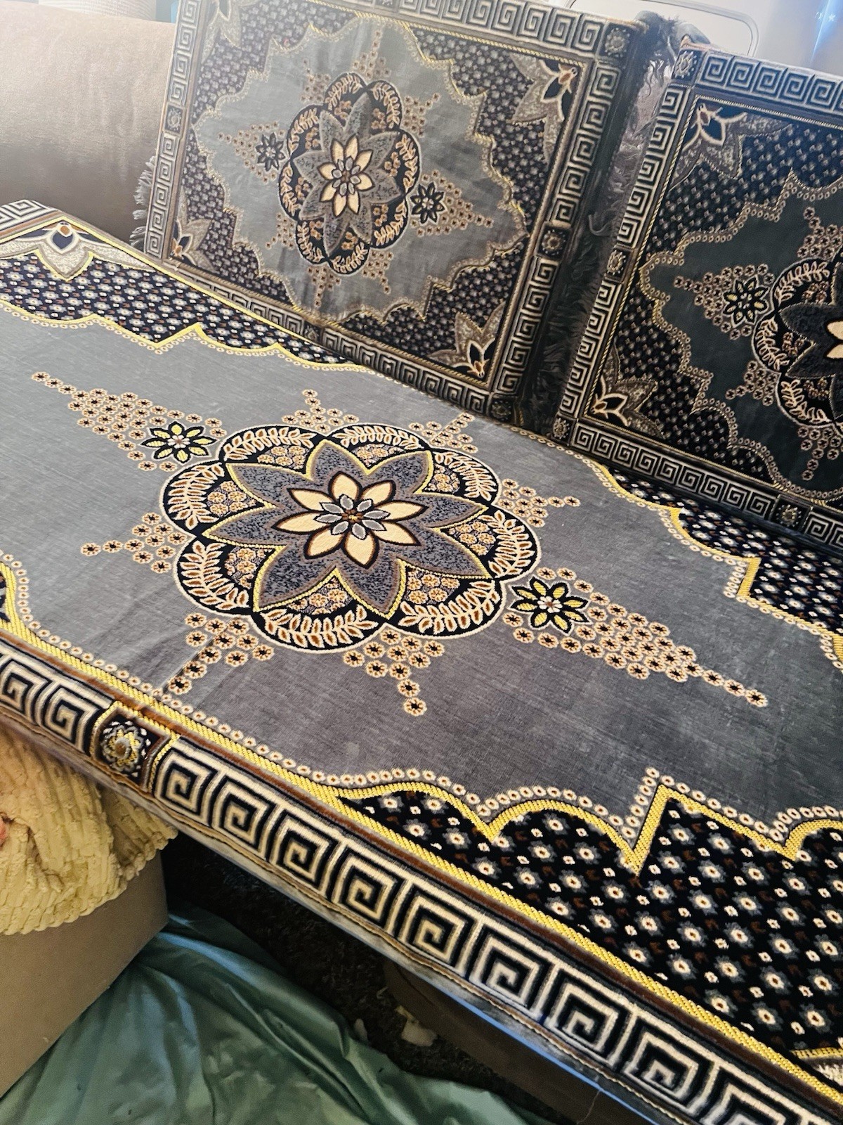 Flooring Arabic Seats for Home