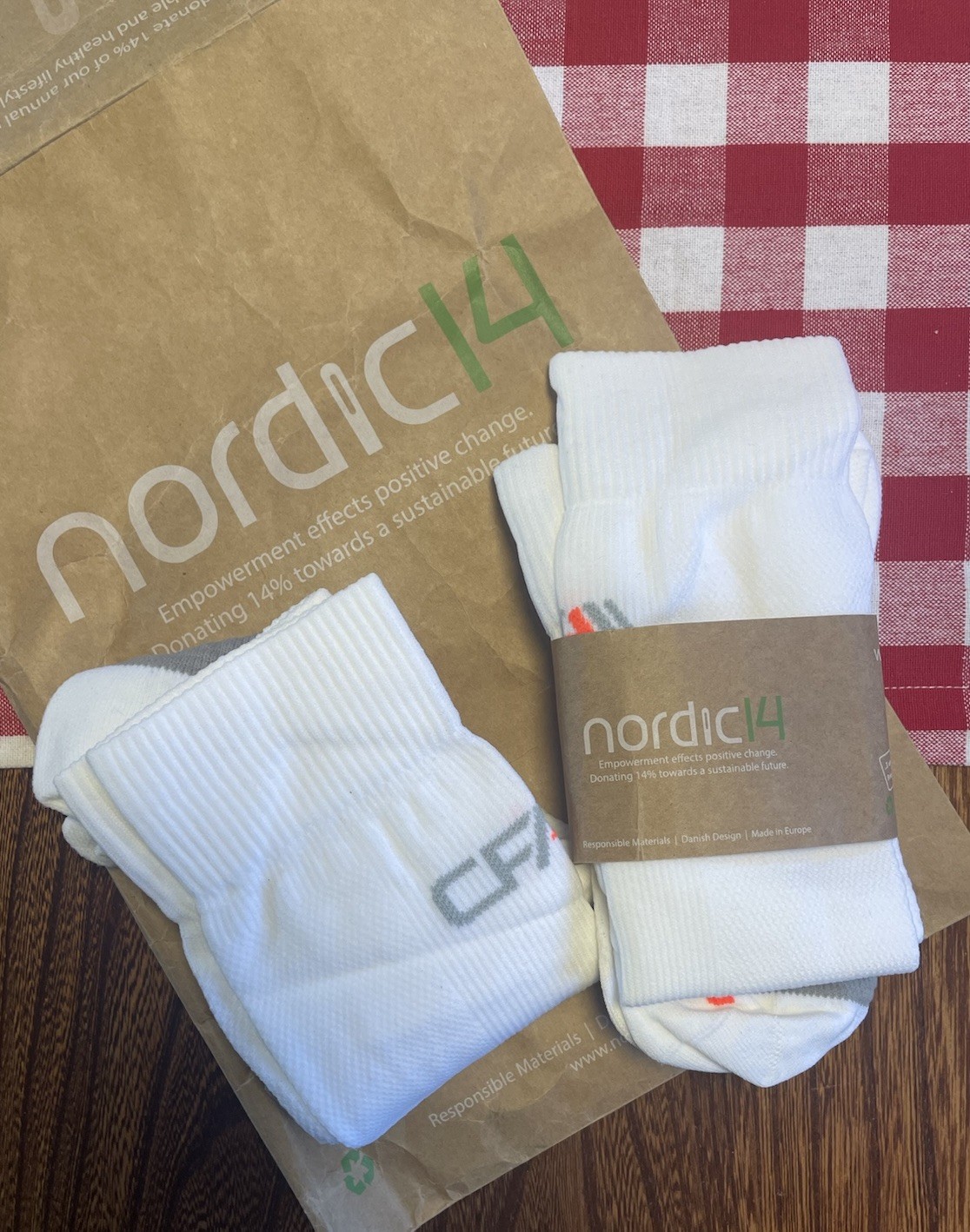 NWT NORDIC 14 Active Compression Socks, 2 pair   Unisex M 3-5, W 6-7, White