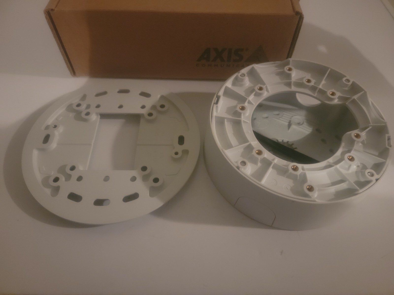 NEW AXIS P33 5502-401 Mounting Bracket for Junction Boxes