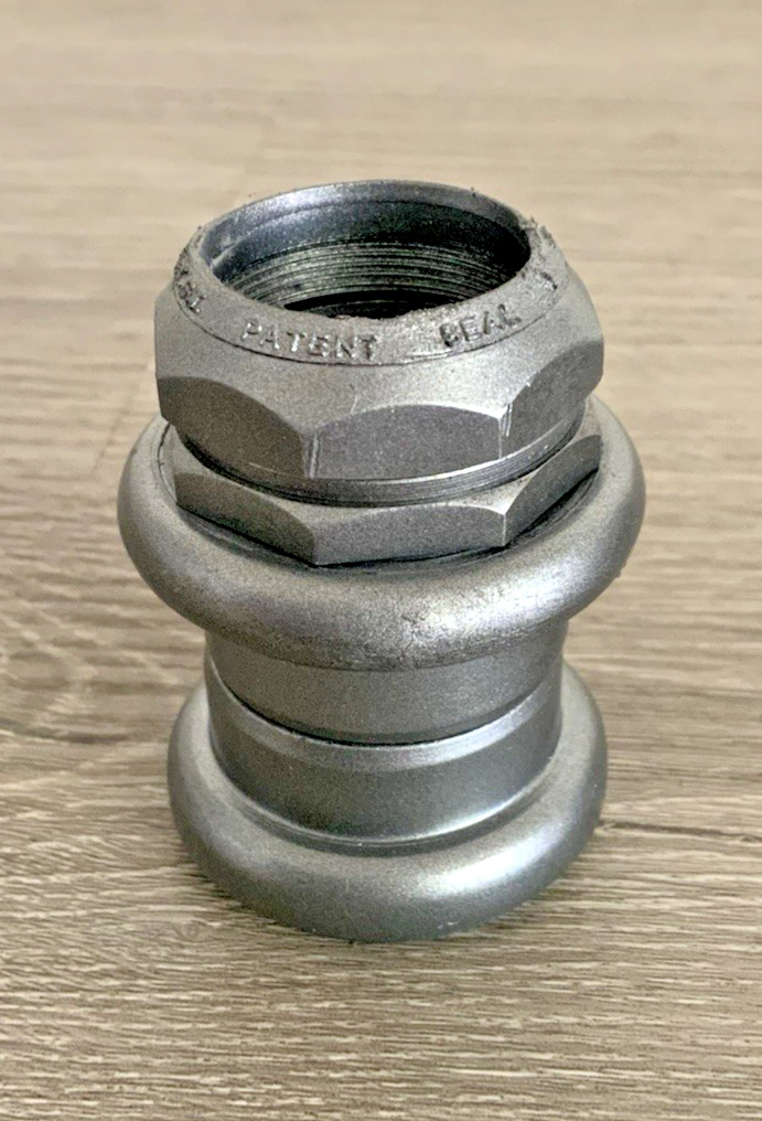 BRITISH STEEL HEADSET 1 1/8 INCH THREADED GRAY BSA STEEL 162 GRAMS