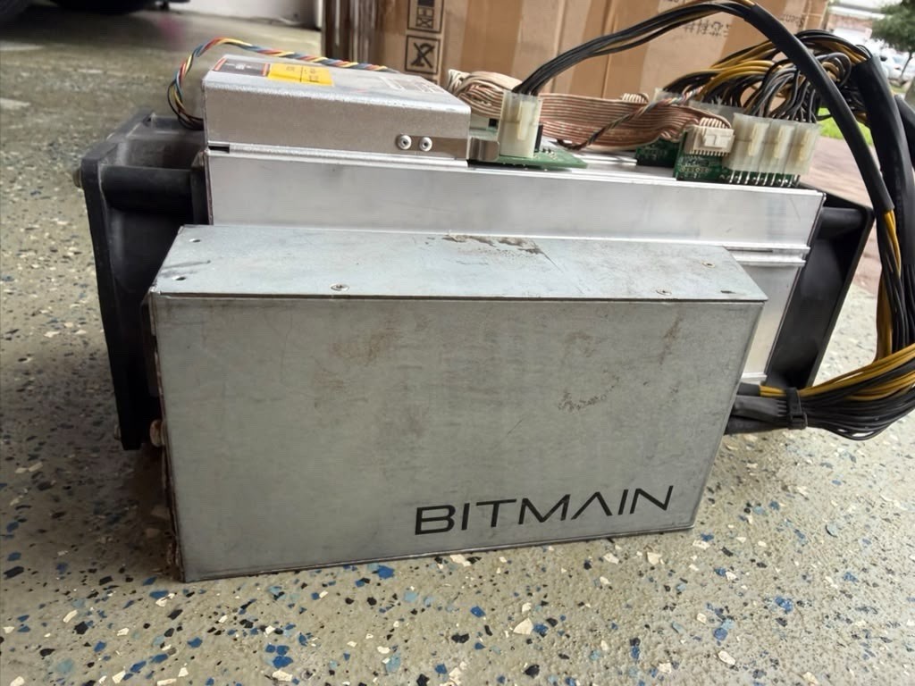 Bitmain Antminer S9i 13.5 T Miner BTC