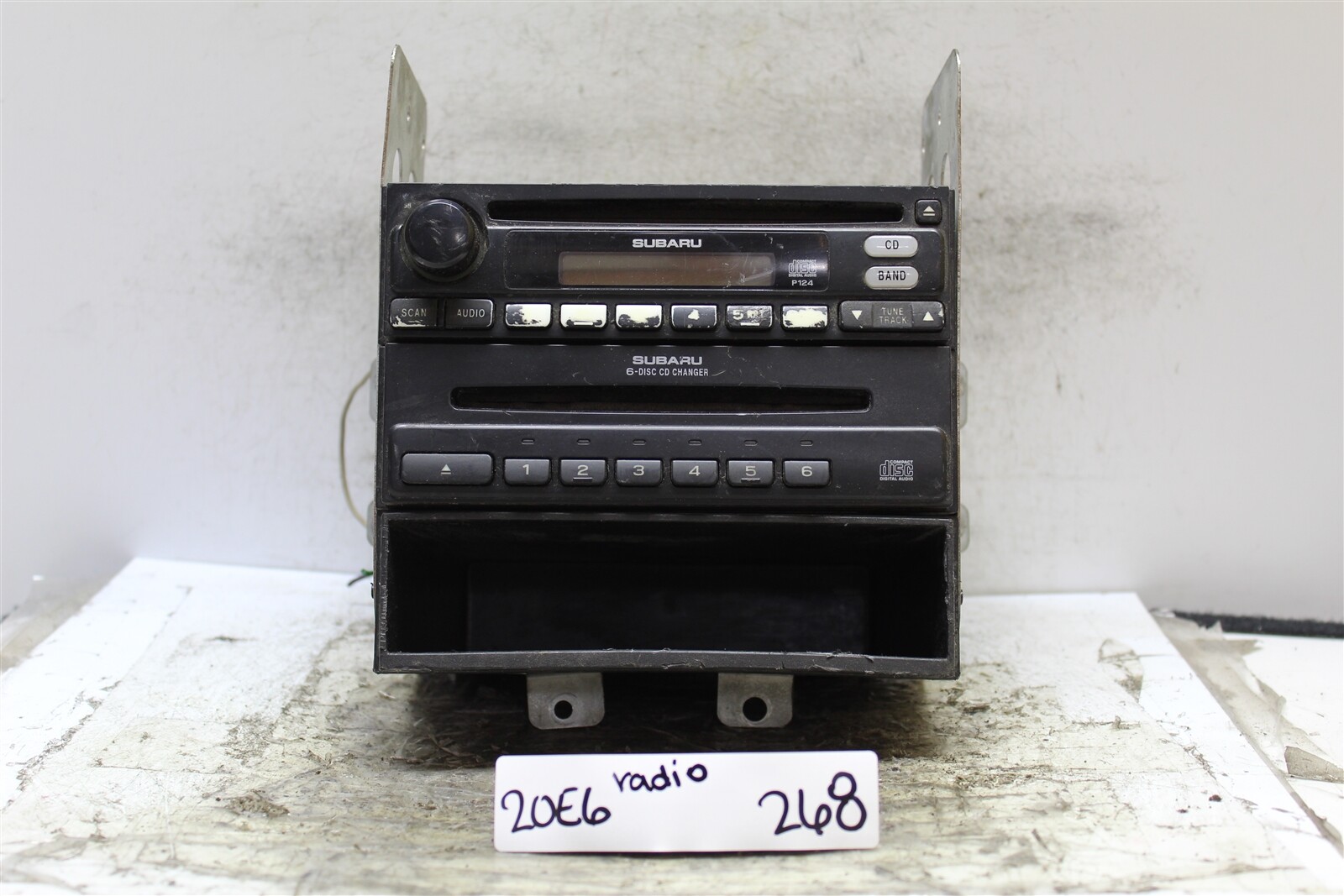 2002-2004 Subaru Legacy Am Fm Cd Player Radio Receiver 86201AE27A | 268 20E6
