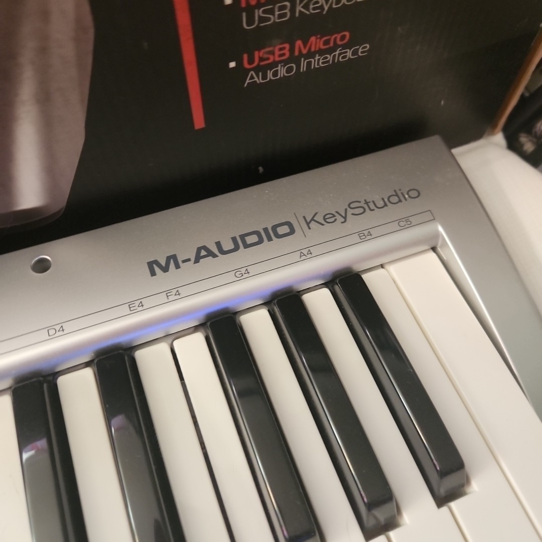 M-Audio KeyStudio 49 Keyboard In Original Box USB Beat Making Piano PC / Mac