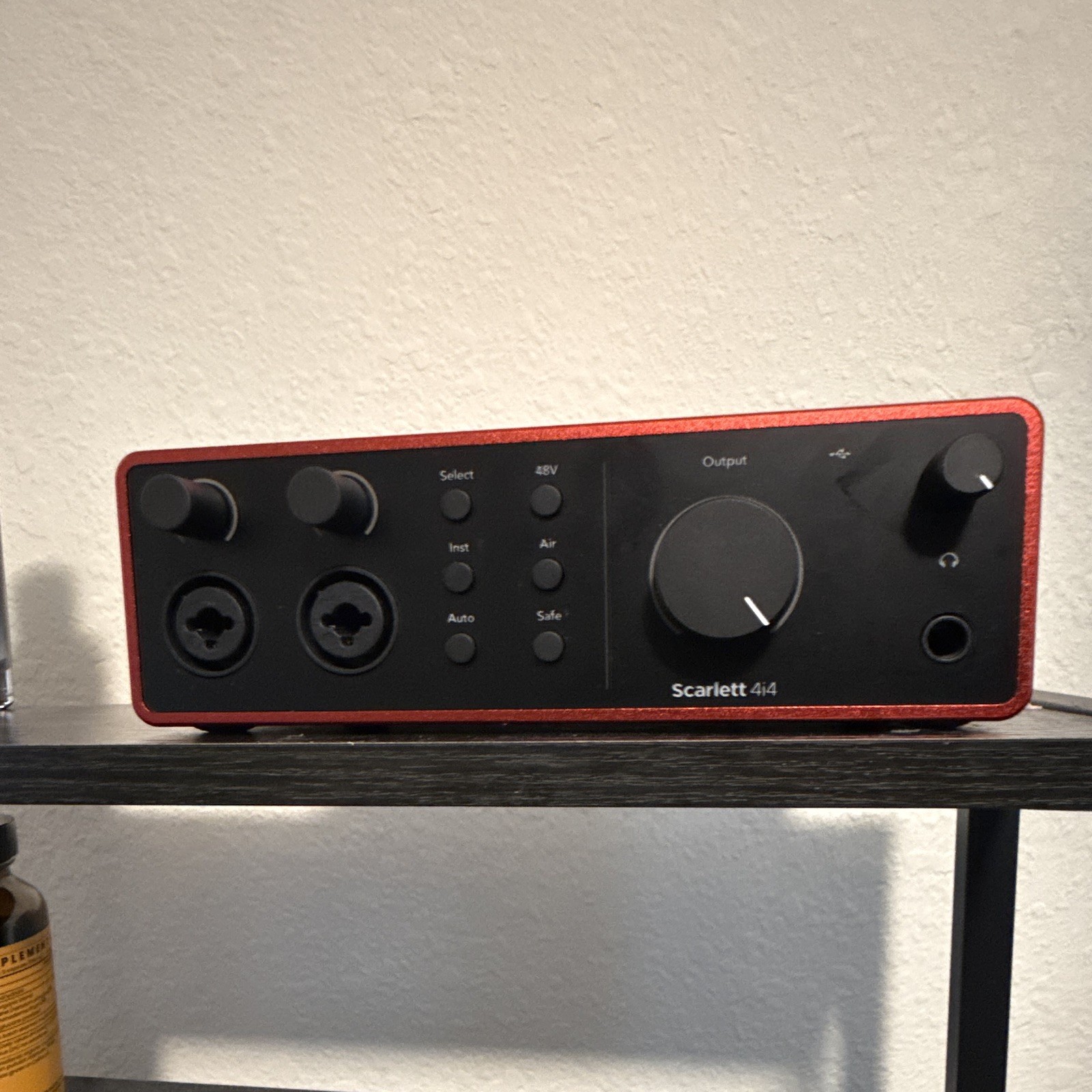 Focusrite Scarlett 4i4 USB Audio Interface 2 Mic Inputs Phantom Power MIDI