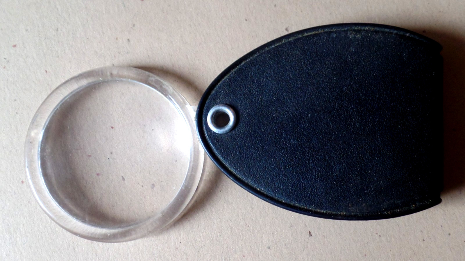 Vintage Foldable Plastic Pocket Magnifying Glass