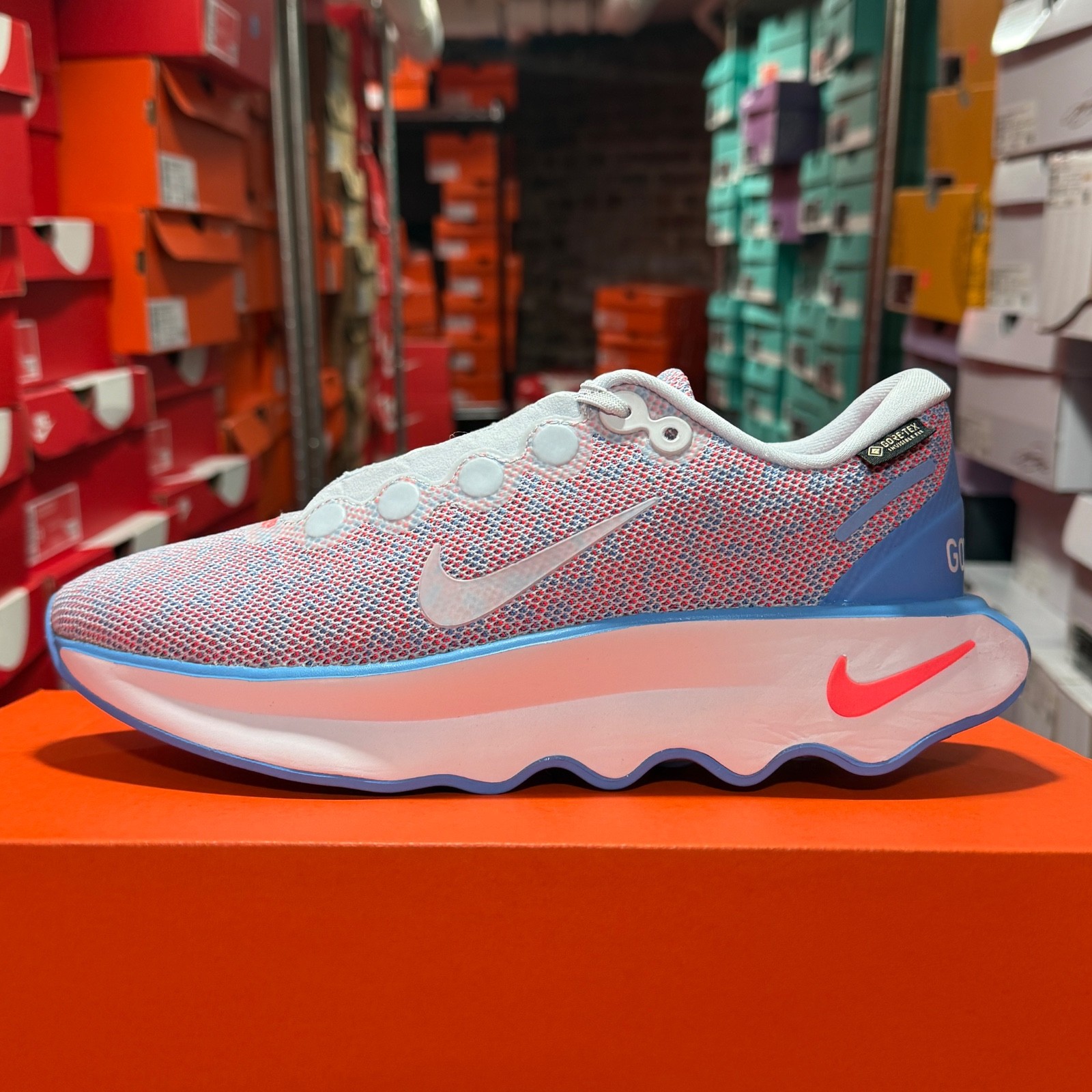 Nike Motiva Gore-Tex GTX Blue Tint Bright Crimson Women Size HM0355 400