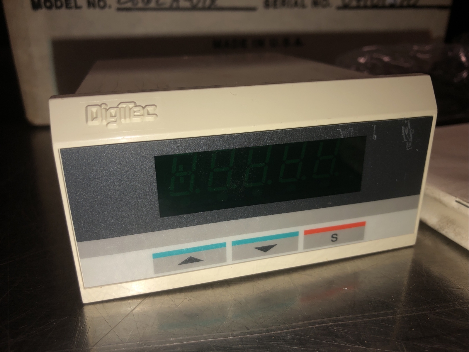 New (With Scuffs And Scraps) Digitec 2862A-01X Panel Meter