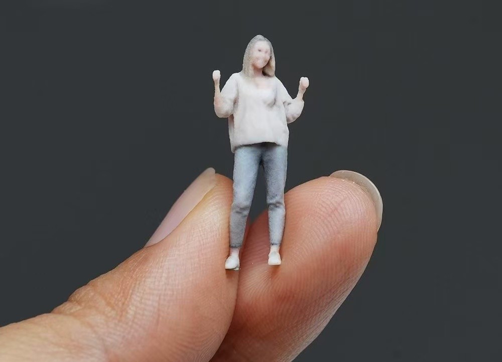 1:64 Painted Figure Model Miniature Resin Diorama Sand Happy Laughing Girl Lady