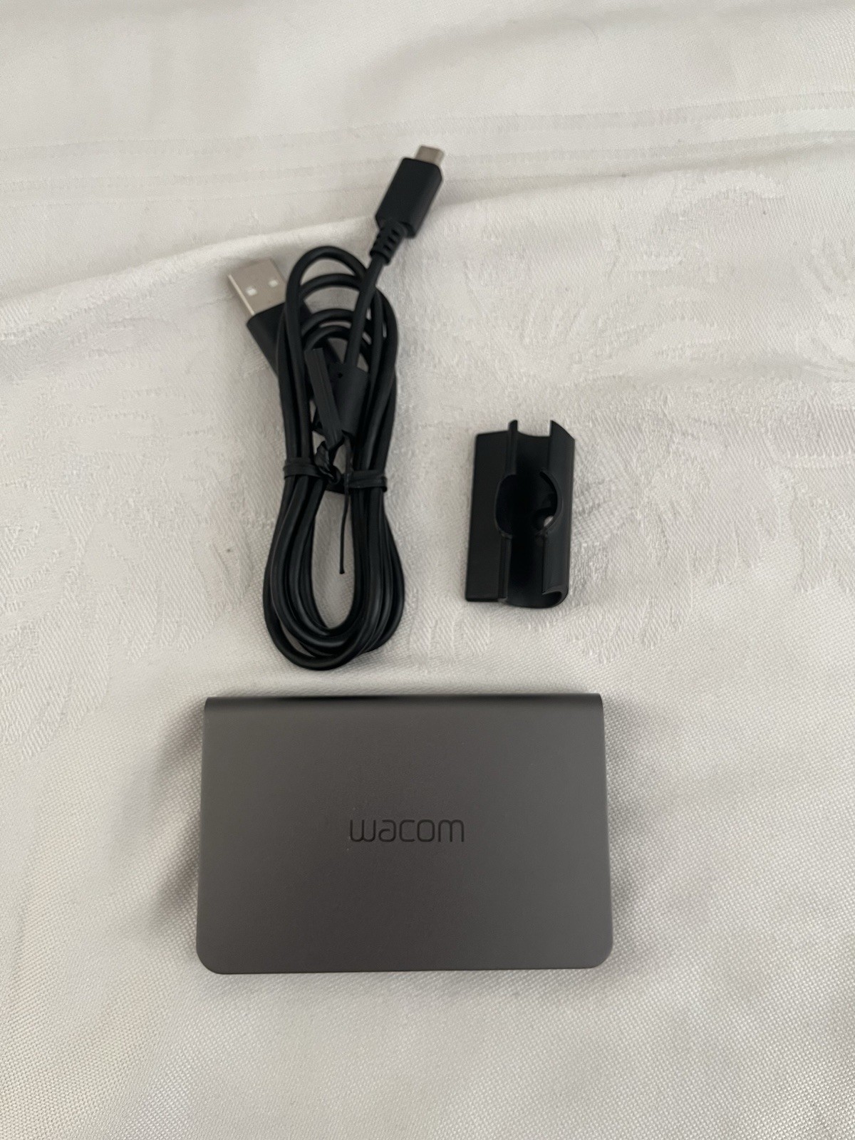 Wacom Link Plus INF-A143 for Cintiq Pro Drawing Tablet 13/16 USED w/ USB cable