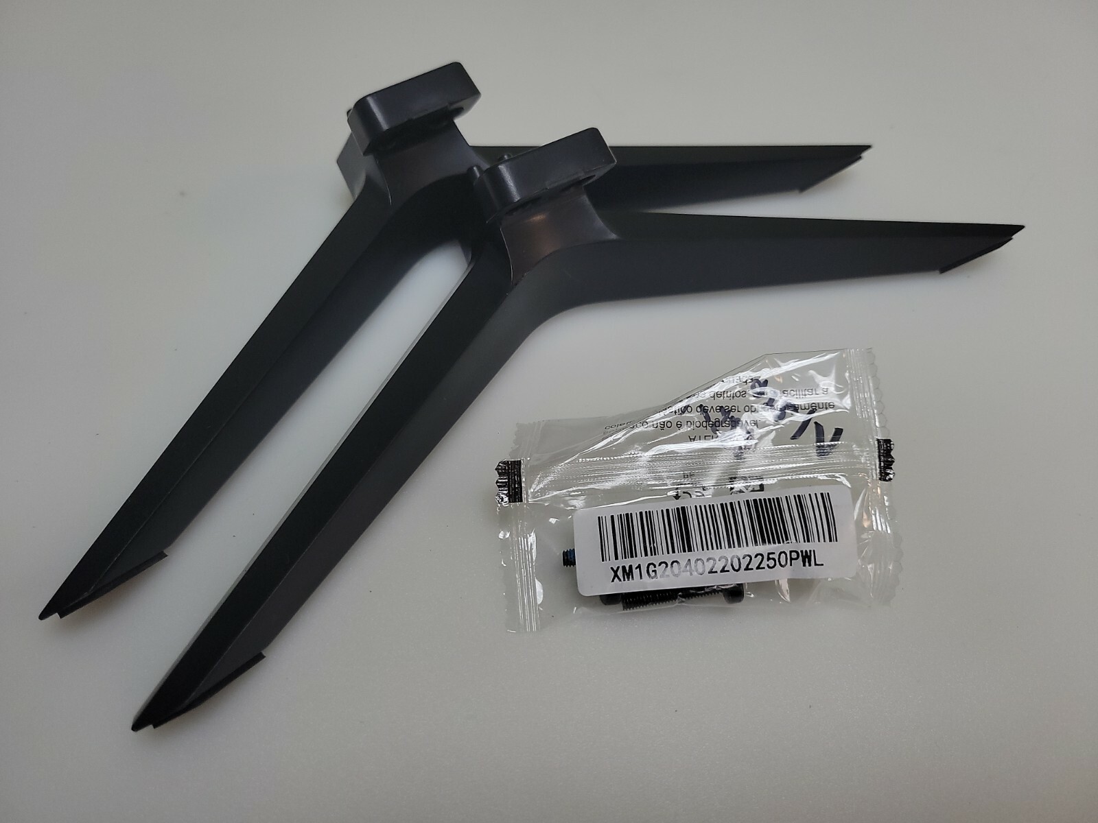 Vizio V555-H11 V585-H11 V555-J01 M556-H1 TV Legs Stand With Screws USED P34T3582