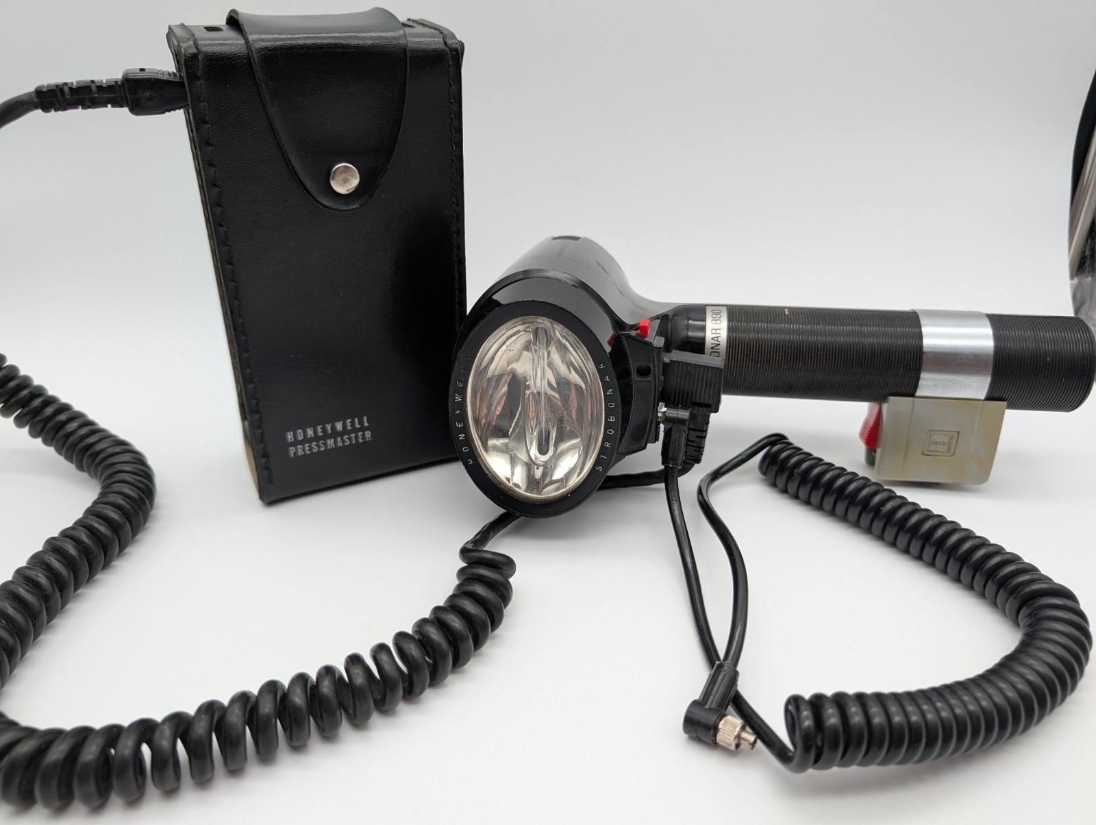 Vintage Honeywell Strobonar 890 Flash Bundle w/ Pressmaster Case & Eveready 497