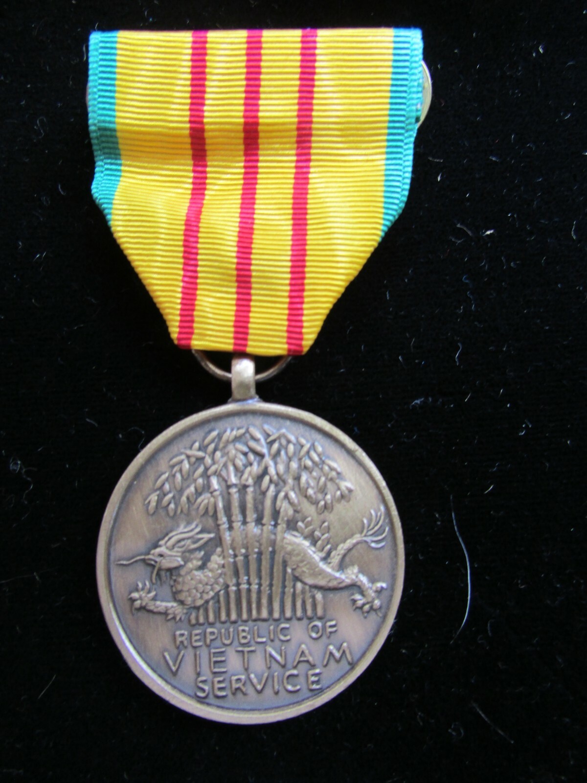 Nice  Original US ARMY Vietnam Service Medal  (82)