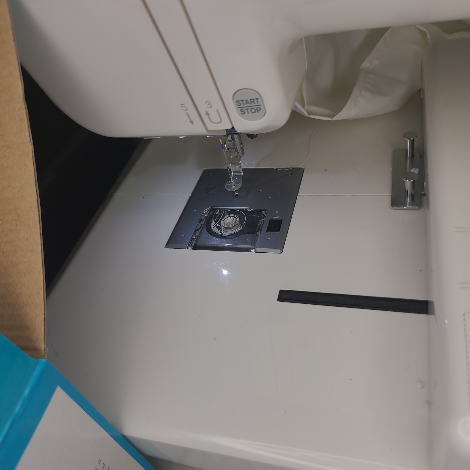 Singer Studio S10 Computerized Embroidery Machine Complete In Box With Extras!