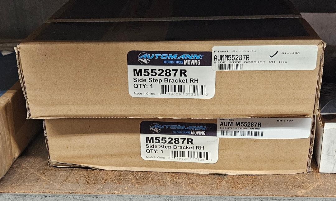 AUTOMANN M55287R Side Step Bracket RH IHC (AUM)