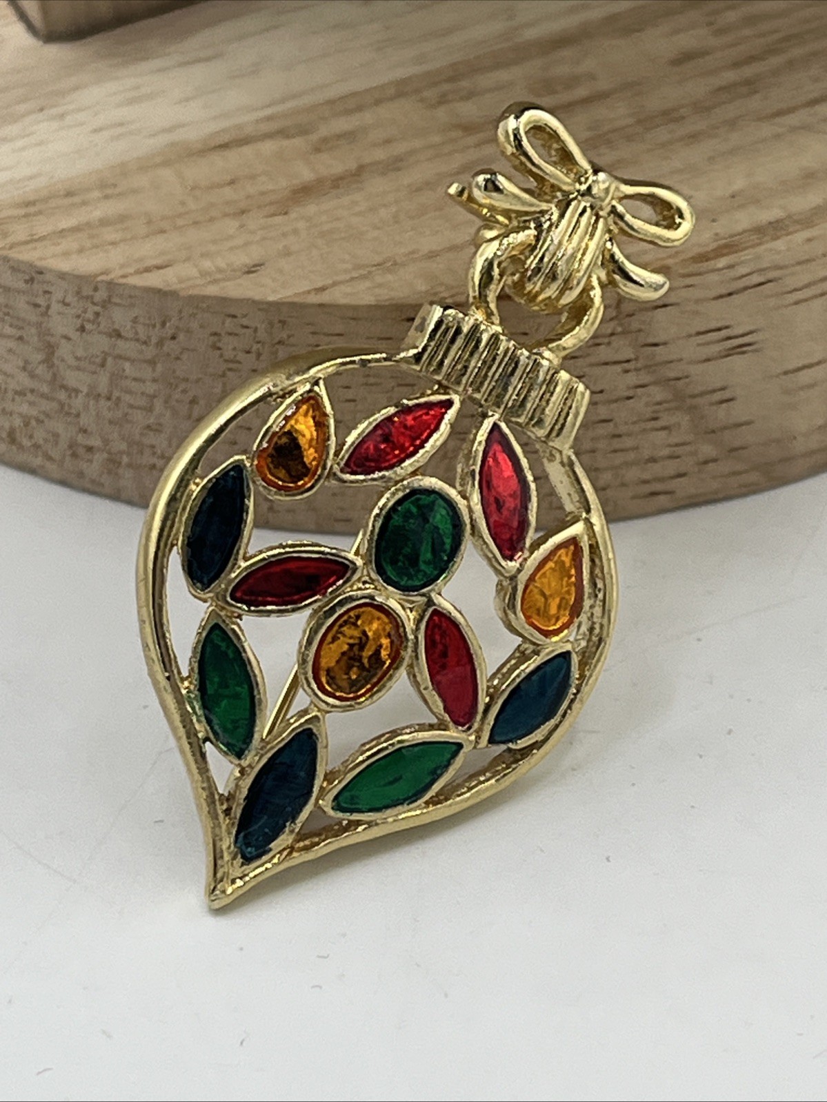 Vintage Signed AAI Ornament Christmas Goldtone Metal Acrylic Lapel Pin