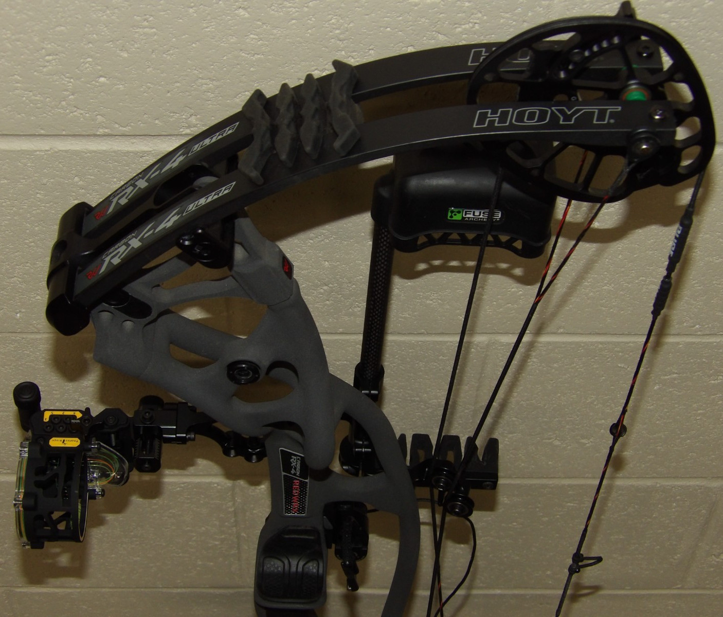 Hoyt Carbon RX-4 Ultra Bow Package- 60/70 lb- RX4- 27 to 30" DL- Storm Finish